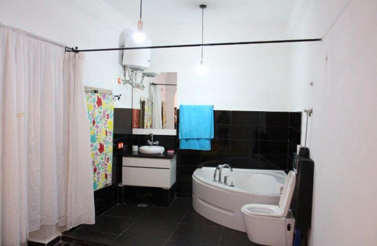 Hostal Valencia - Private Room With Bathroom 舍夫沙万 外观 照片