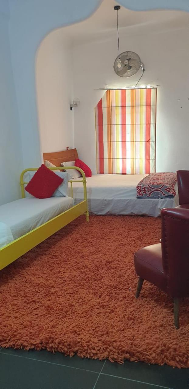 Hostal Valencia - Private Room With Bathroom 舍夫沙万 外观 照片