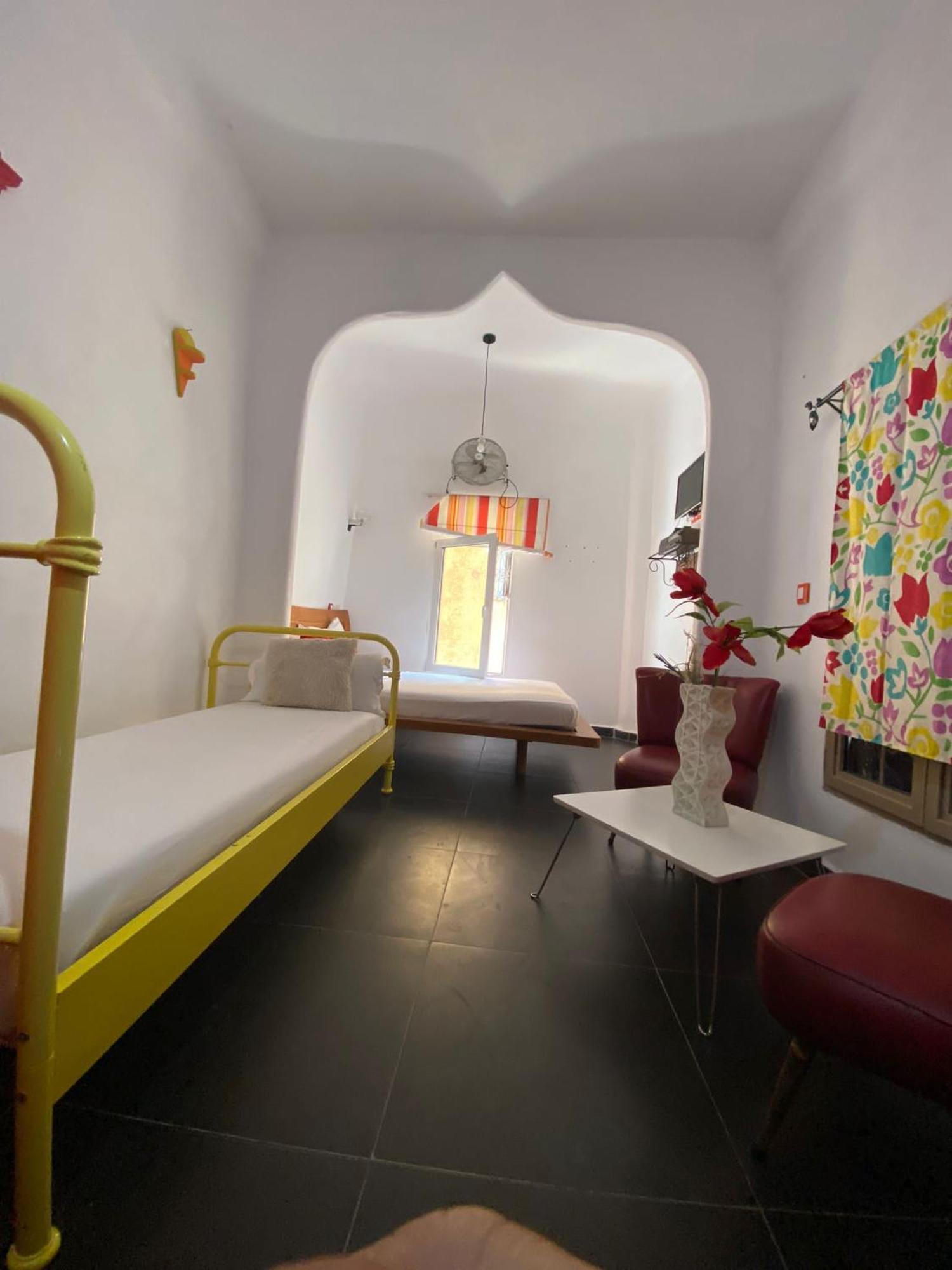 Hostal Valencia - Private Room With Bathroom 舍夫沙万 外观 照片