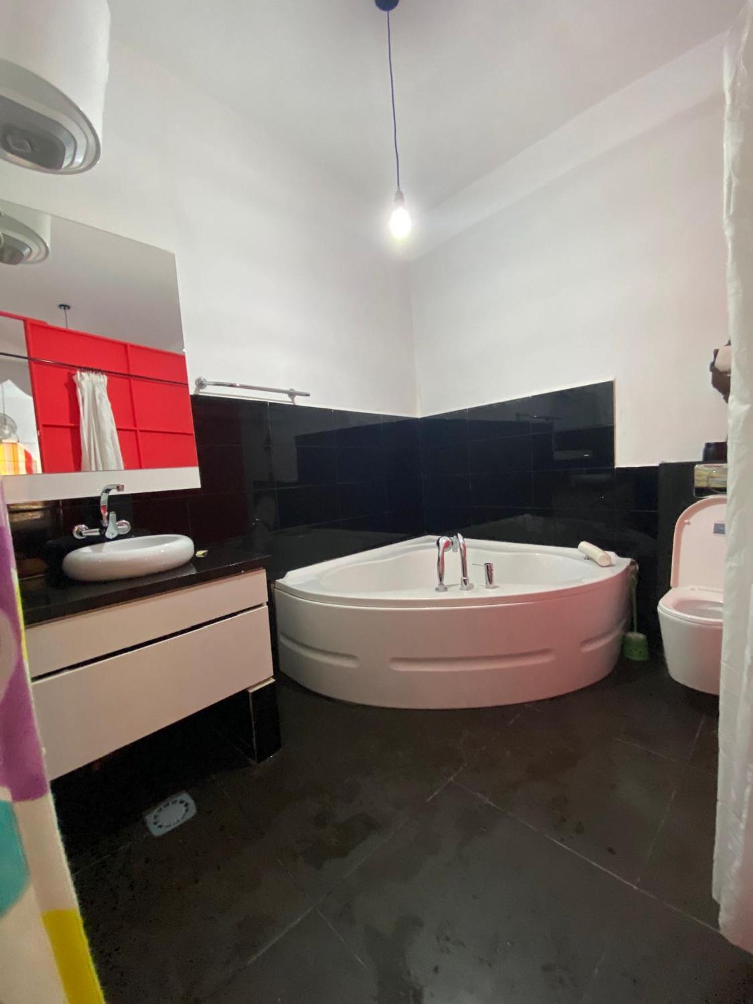 Hostal Valencia - Private Room With Bathroom 舍夫沙万 外观 照片