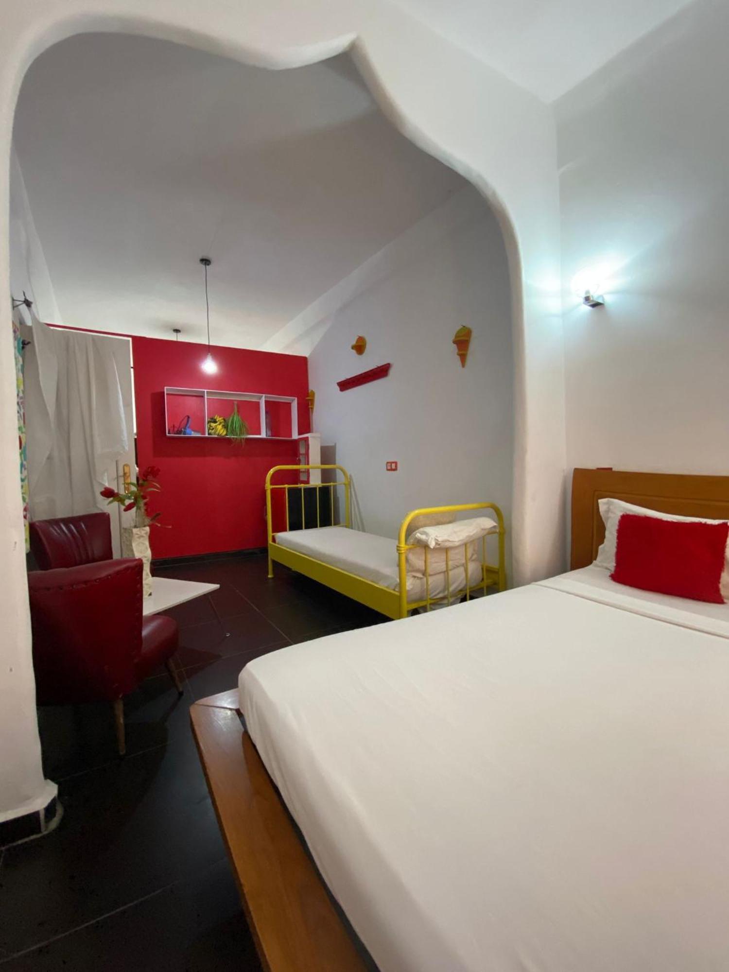 Hostal Valencia - Private Room With Bathroom 舍夫沙万 外观 照片